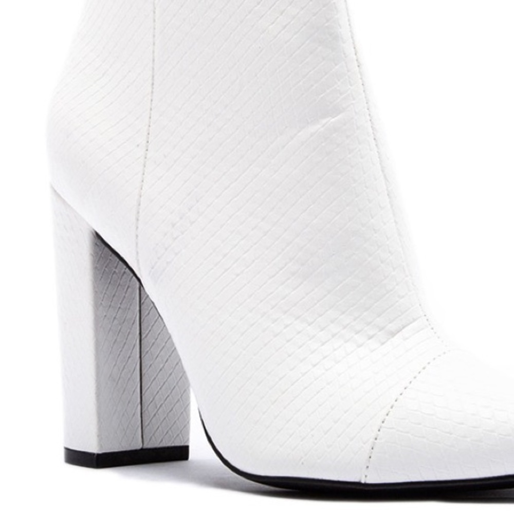 Qupid Signal White Faux Leather Textured Heel Boot - Picture 4 of 4